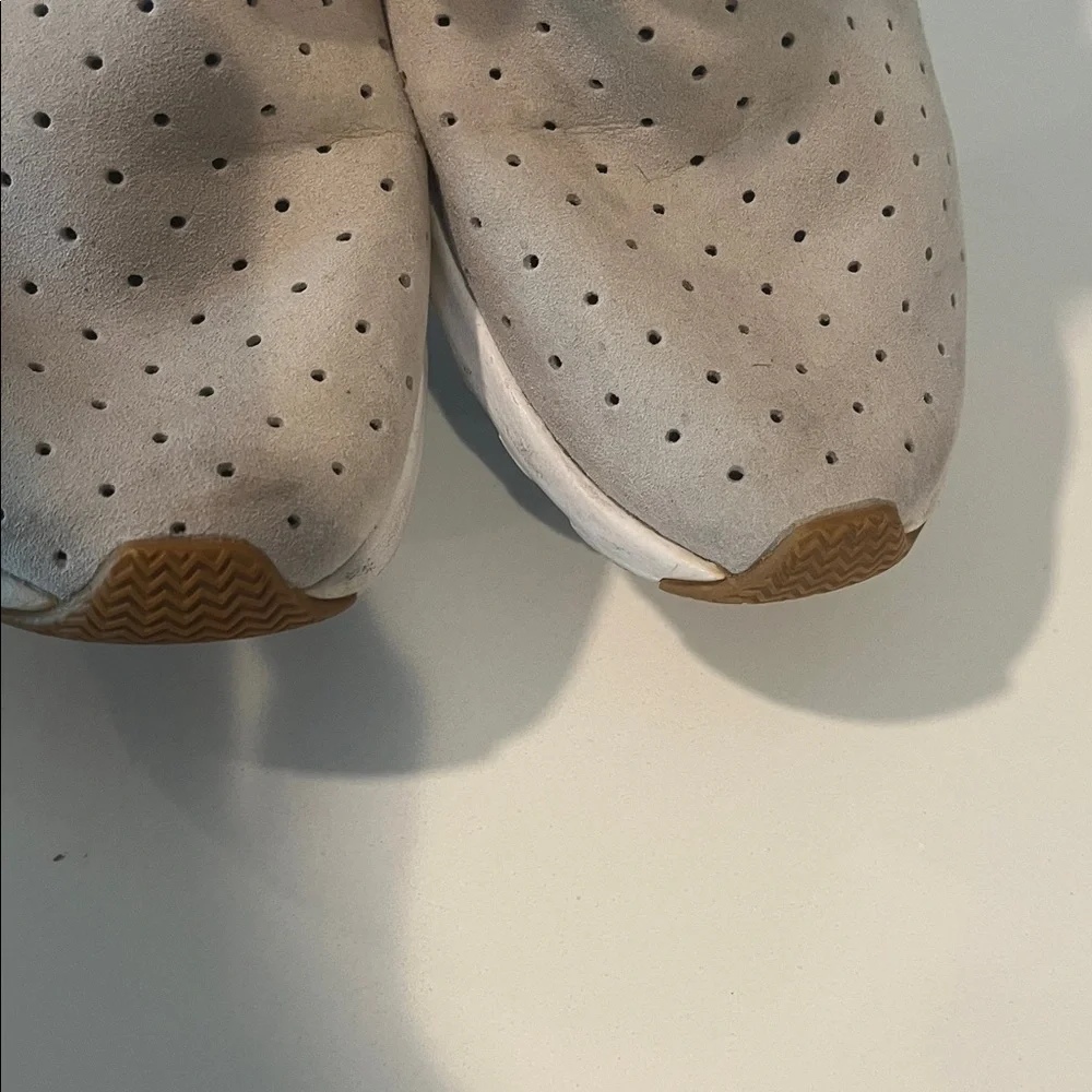 Native Shoes Women's Light Gray Athletic Sneakers